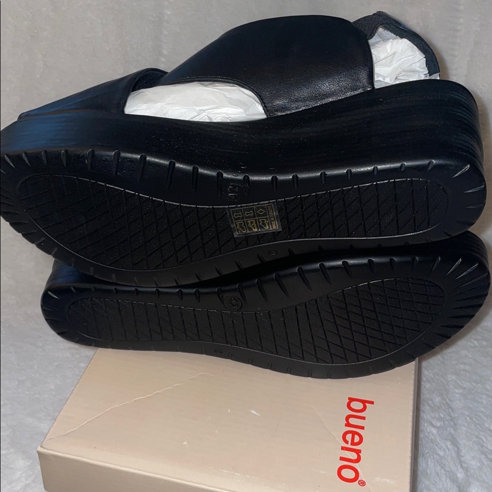 BUENO Brand NAOMI Sandal in Black - Picture 14 of 15